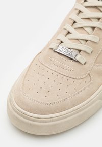 Steve Madden BRENT - Tossud - beige
