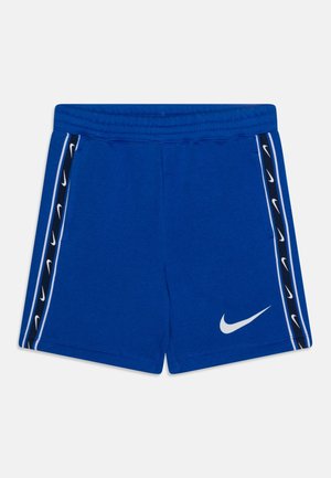 Shorts de sport bleus avec taille élastique, swoosh blanc Nike sur la jambe gauche et bandes latérales noires avec logos blancs Nike répétés.