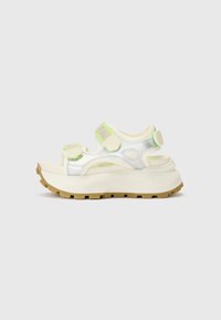 MANHATTEN - Sandales à plateforme - white/silver/green