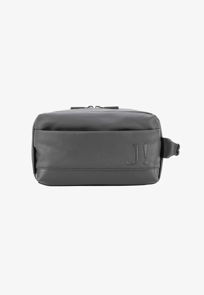 Neceser rectangular gris hecho de material texturizado. Presenta una cremallera en la parte superior, un asa lateral y un logotipo en relieve en un lado.