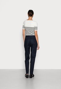 Tommy Hilfiger HAILEY SLIM ANKLE - Chinos - desert sky