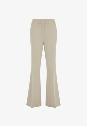 Pantaloni evazați bej, cu o textură netedă, având o talie medie și o cusătură frontală subtilă. Design simplu, fără modele sau accente vizibile.