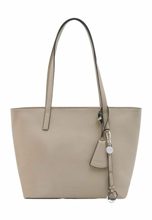 Sac cabas en cuir beige texturé avec de longues poignées, une petite pochette attachée et un porte-clés avec des anneaux métalliques et une étiquette ronde.