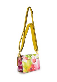 Blumen Umhängetasche mit einem Design in Pink, Grün und Gelb, gelbem verstellbarem Schulterriemen, goldenen Beschlägen und einem Klappenverschluss.