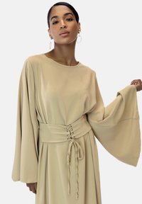 Elara ABAYA - Vestito lungo - beige