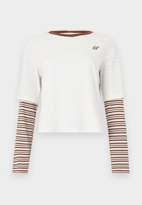 Δεν επιλέχθηκε, caramel brown