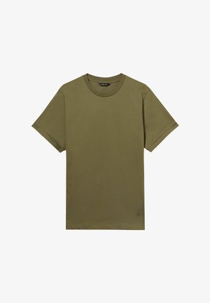 Effen olijfgroene korte mouw T-shirt met een ronde hals en een klein geborduurd logo vlakbij de onderzoom, op een witte achtergrond.