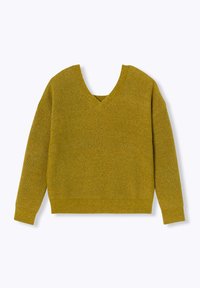 Pull en maille jaune moutarde avec un large col en V et des épaules tombantes. Texture côtelée sur l'ensemble, avec un motif vertical subtil.