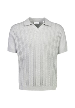 Grauer Strick-Polo-Pullover mit kurzen Ärmeln und V-Ausschnitt, mit einem strukturierten Zopfmuster und einem unifarbenen Kragen. Weiches Material, mittlere Dicke.