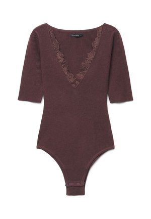 Body côtelé mauve foncé à manches mi-longues et décolleté en V profond bordé de dentelle, avec fermeture pressionnée à l’entrejambe.