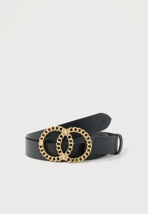 Ceinture en cuir noir avec deux boucles circulaires entrelacées en chaîne dorée sur fond blanc.