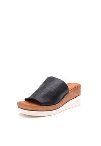 Sandalo con zeppa in pelle nera, superiore testurizzato, soletta in pelle marrone e suola piattaforma in gomma bianca.