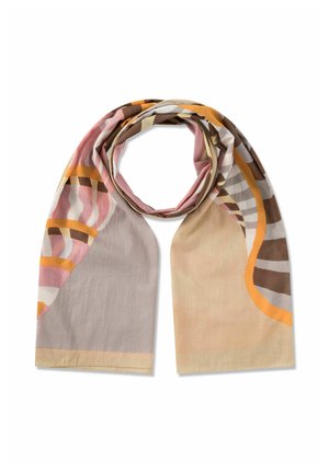 Leichter Schal mit abstrakten wellenförmigen Streifen in Pink, Beige, Braun, Grau und Orange, locker gerollt und flach auf weißem Hintergrund ausgelegt.