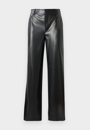 Pantalones de cuero negro de pierna ancha con una textura suave, que cuentan con una cinturilla de altura media y sutiles líneas de pliegue delantero.