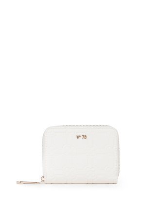 Portefeuille blanc zippé autour avec motif géométrique et floral embossé, logo « V°73 » doré et tirette de fermeture éclair sur fond blanc.