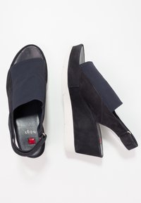 Högl Sandály na platformě - dark blue