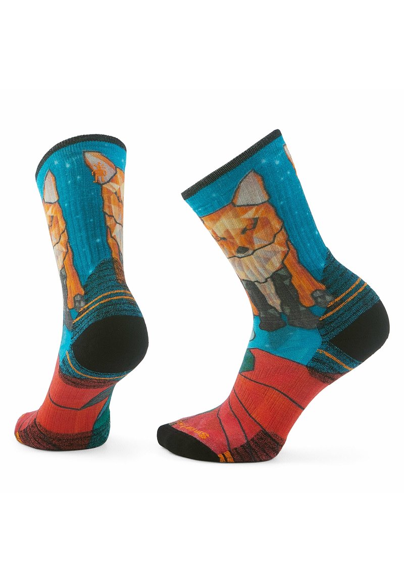 Calzini colorati con un design di volpe su uno sfondo blu, con dettagli rossi. Realizzati in tessuto con una texture liscia e polsini neri rinforzati.