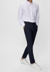 s.Oliver BLACK LABEL Kalhoty - mottled dark blue