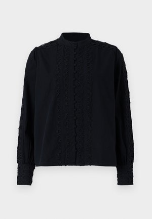Zwarte blouse met een hoge halslijn, voorzien van verticale kantdetails en knoopsluiting. Lange mouwen met geborduurde accenten bij de manchetten.