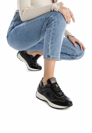Carmela Zapatillas - black