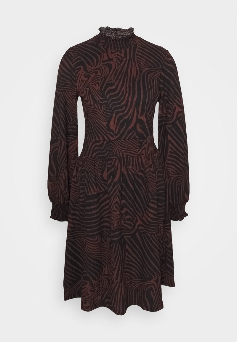 Vestido de manga larga y cuello alto en marrón oscuro con patrones abstractos rojos. Presenta mangas fruncidas y una cintura entallada que da lugar a una falda acampanada.