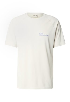 Witte, korte mouwen, gestructureerde T-shirt met ronde halslijn en kleine blauwe tekst "HALO 1968|972|981" op de linkerborst.