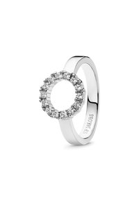 Silver ring med en slät band och en circular inställning som har flera inbäddade klara stenar, vilket bildar ett öppet centrum.