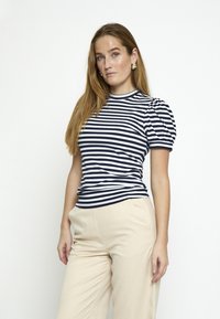 Ausgewählt, black iris stripe