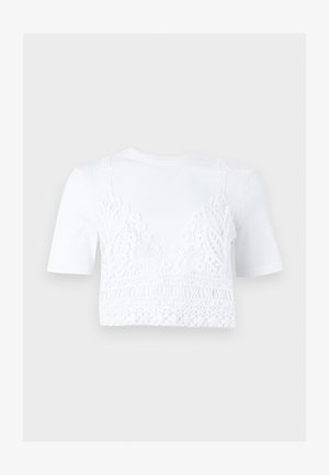 Λευκό crop top με κοντά μανίκια και περίτεχνη δαντέλα με λουλουδένια και γεωμετρικά σχέδια στο μπροστινό μέρος και στα ραντάκια.