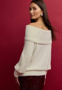 Next FLUFFY OFF SHOULDER BARDOT - Svetrík - white ecru