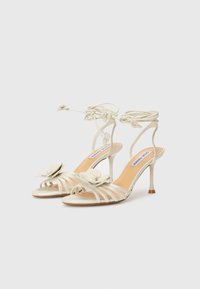 Steve Madden OFFSHOOT - Sandaler med høye hæler - ivory