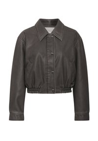 Zwarte leren cropped jack met een klassieke kraag, drukknoopsluiting aan de voorkant, zijzakken en een elastische tailleband voor een strakke pasvorm.