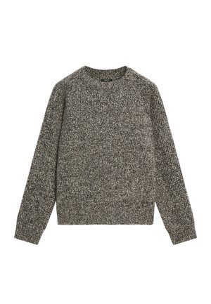 Langærmet sweater med rund hals i grå og hvid strik med ribkanter og -manchetter, lagt fladt på en hvid baggrund.