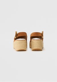 FitFlop Platåsandaler - brown