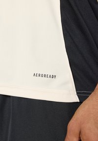 adidas Performance LIVERPOOL FC TIRO 25 COMPETITION TRAINING JERSEY - Article de supporter d'équipe de club - white