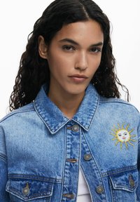 Desigual WITH ORIENTAL EMBROIDERY - Spijkerjas - blue