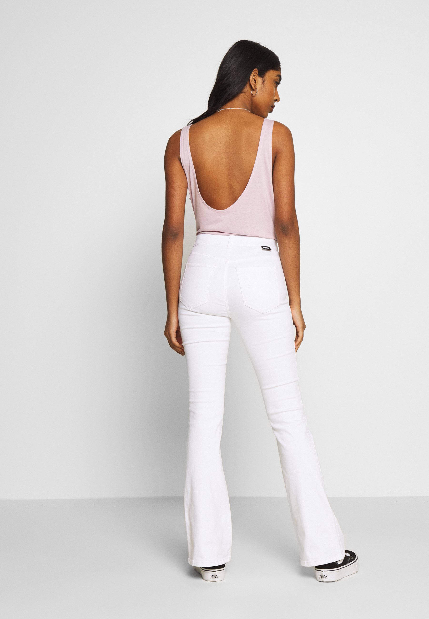 Dr.Denim SONIQ Jeans bootcut white Zalando.no Danny flare trousers, Bukser Klær og mote på nettet Gina