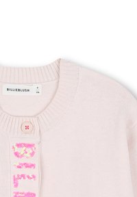 Jasnoróżowy kardigan z prążkowanym dekoltem, z zapięciem na guziki i zdobieniami z cekinów na przedzie.