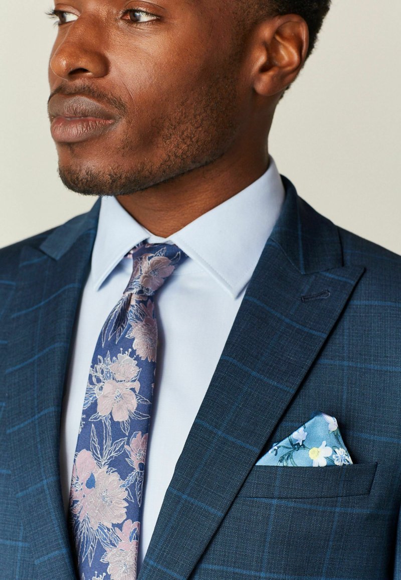 Herren Komplettanzüge | Next WINDOWPANE CHECK Anzugsakko bright blue/blau - AN05691 Herren Komplettanzüge | Next WINDOWPANE CHECK Anzugsakko bright blue/blau - AN05691