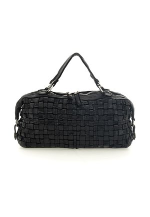 Borsa in pelle nera intrecciata con forma rettangolare, doppi manici, chiusura con cerniera, superficie testurizzata e dettagli in metallo.