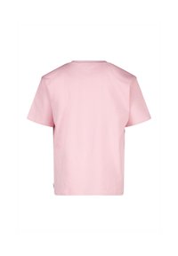 Camiseta de algodón rosa con mangas cortas, cuello redondo, corte holgado y un diseño liso. Sin patrones ni acentos visibles.