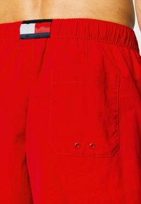 Tommy Hilfiger MEDIUM DRAWSTRING - Zwemshorts - primary red