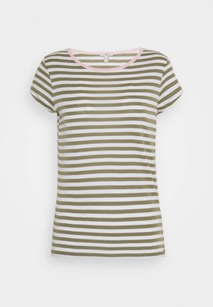 Dames T-shirt met korte mouwen met olijfgroene en witte horizontale strepen en lichtroze bies rond de halslijn.