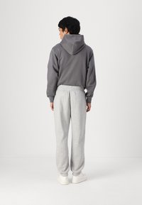 Hollister Co. Relaxed Fleece Logo Joggers - Trainingsbroek - grey