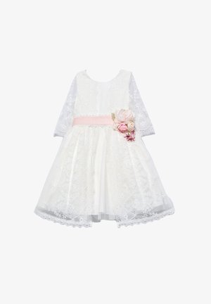 Vestito bianco in pizzo a maniche lunghe per bambina con fascia rosa e decorazione floreale rosa e crema in vita.