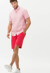 BRAX KURZARM STYLE HARDY - Hemd - watermelon