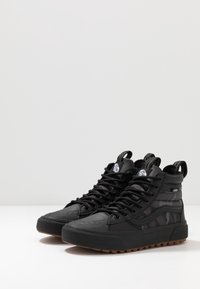 Vans Vysoké tenisky - black