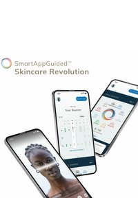 Tre smartphones viser et grænseflade til en hudplejeapp, som har et rent design med blå og hvide elementer, touch-knapper og brugerprofilbilleder.