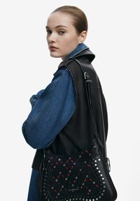 Desigual Umhängetasche - black
