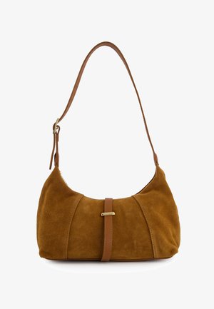 Hnědá semišová kabelka s tenkým koženým popruhem a koženým středovým akcentem s malým zlatým detailem.